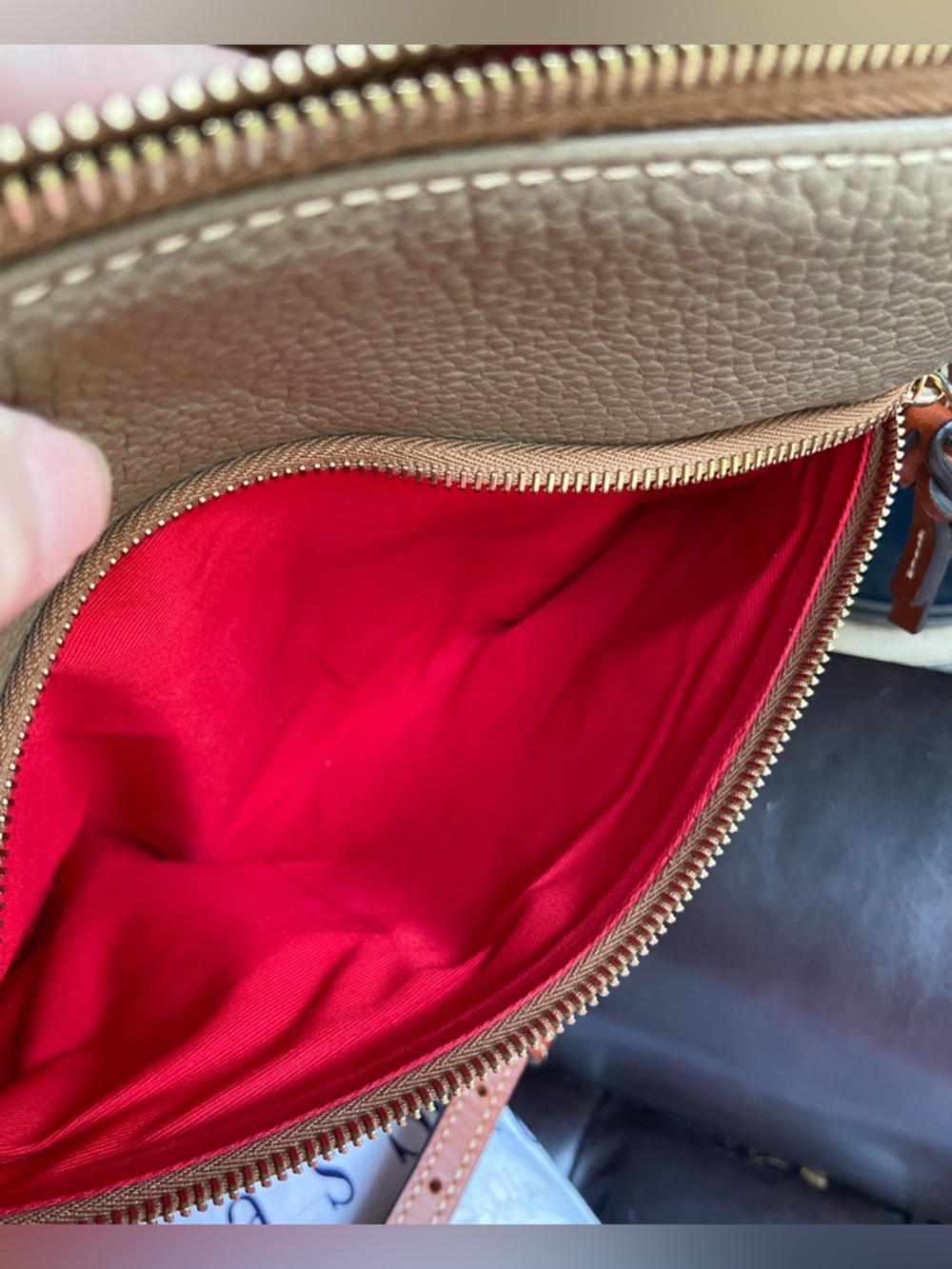 Dooney & Bourke Zippered Leather Crossbody with Red Interior Minimalist Casual - Picture 14 of 17